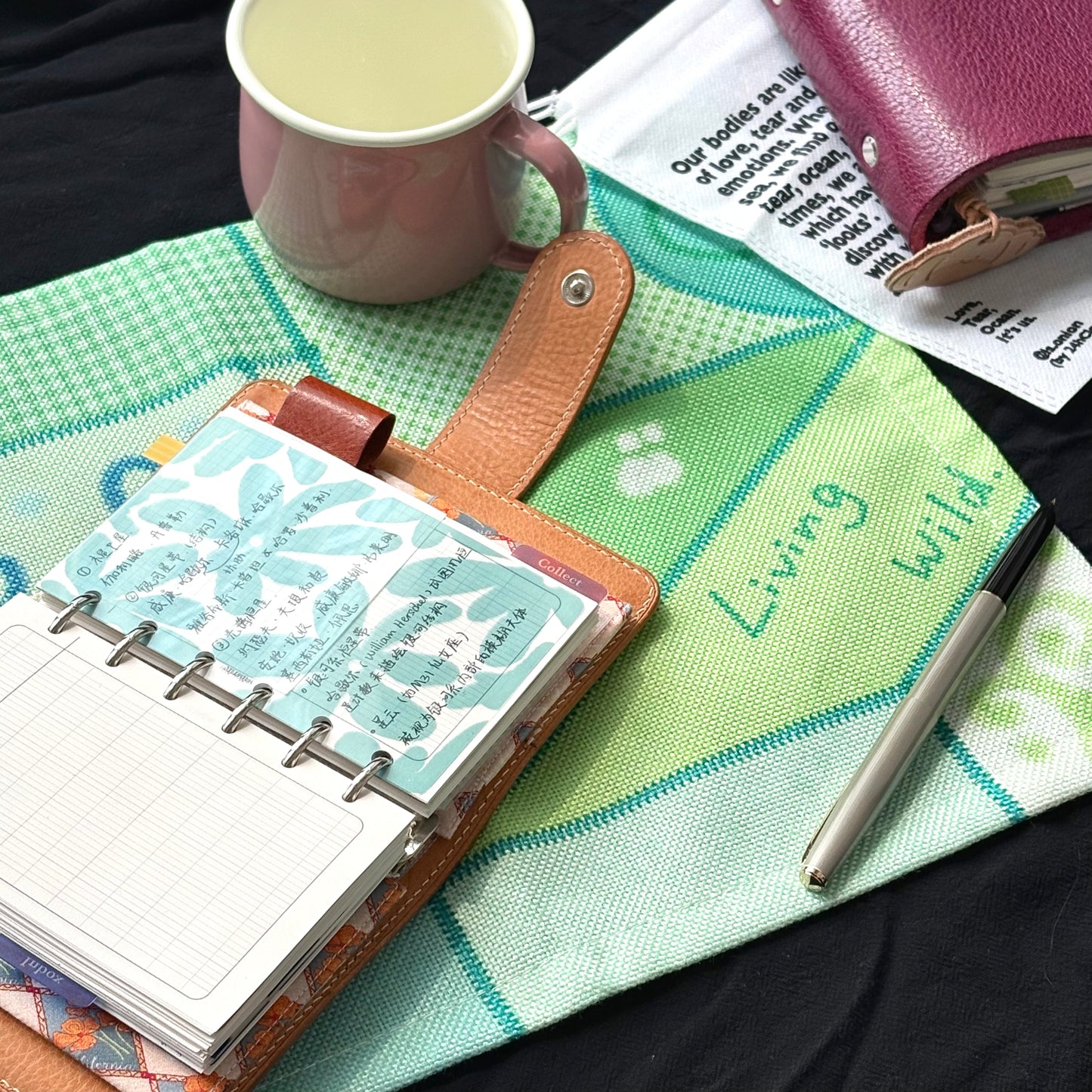 "𝓛𝓲𝓿𝓲𝓷𝓰 𝓦𝓲𝓵𝓭" Mouse Pad